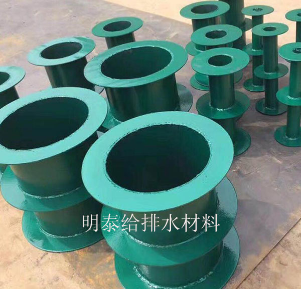 剛性防水套管應按地下防水工程和標準圖規(guī)定制做安裝 剛性防水套管應按地下防水工程和標準圖規(guī)定制做安裝