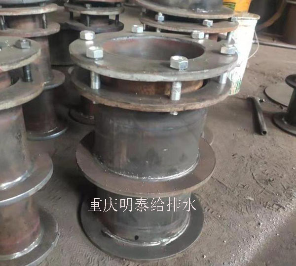 柔性防水套管在預(yù)埋的過(guò)程中出現(xiàn)堵塞的情況如何解決 柔性防水套管在預(yù)埋的過(guò)程中出現(xiàn)堵塞的情況如何解決